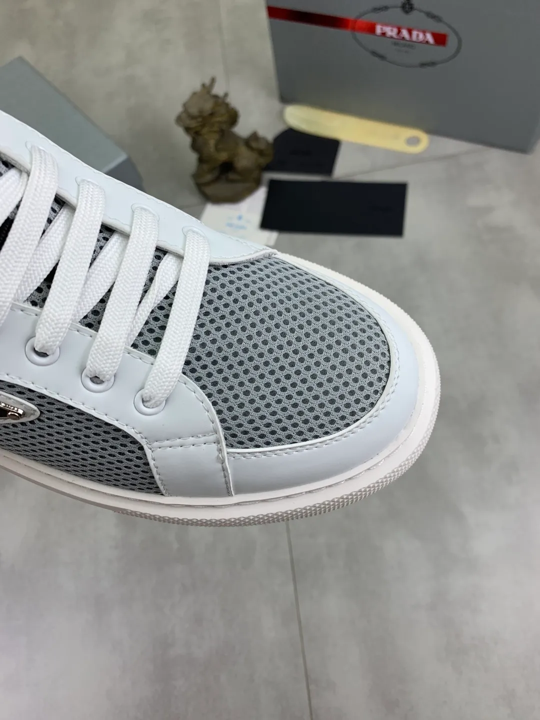 Men's shoes 💰P580💰 [New style] High version official website popular models are on the market, 🆘 Trendy brand (Prada) mainly promotes popular models, avant-garde and versatile fashion men's shoes private version mold opening, cowhide surface splicing 1:1.. Fashionable and simple, original imported cowhide lining cowhide feet; the atmosphere and personality are more fashionable, eye-catching and pursuing class. It will subvert the old idea and be a must-have for fashion trendsetters with you! Must keep it for yourself! Tall and comfortable, large and low, high-end quality workmanship. Size: 38-44 6️⃣colors available.